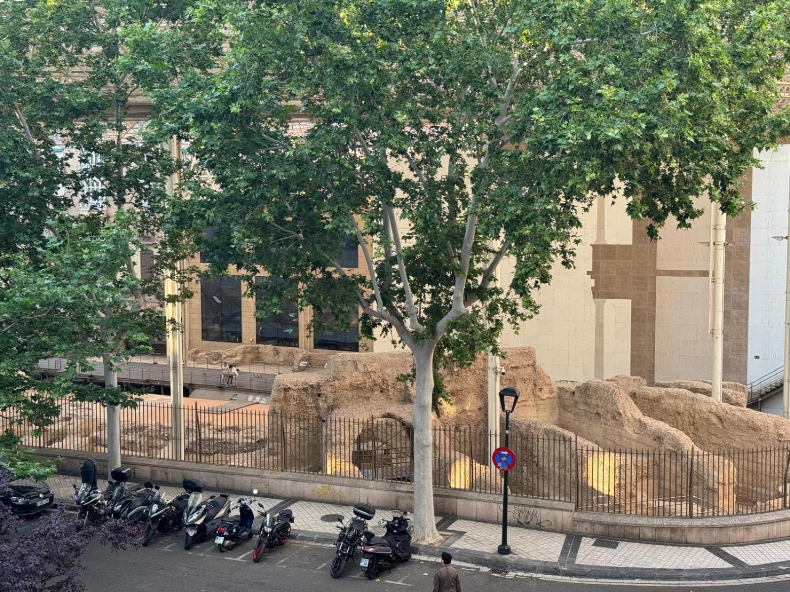 Teatro Romano Zaragoza Bagian luar foto